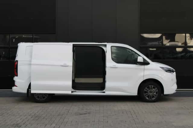 Ford E-Transit Custom (2025) thumbnail 6