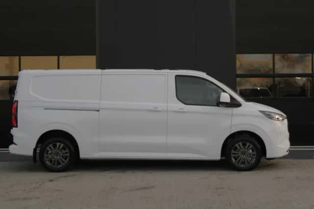 Ford E-Transit Custom (2025) thumbnail 4