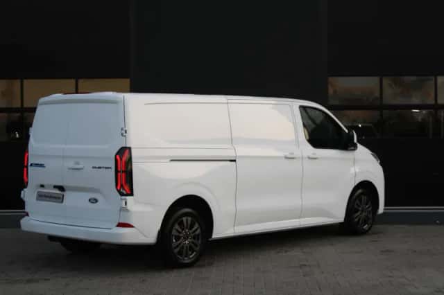 Ford E-Transit Custom (2025) thumbnail 5