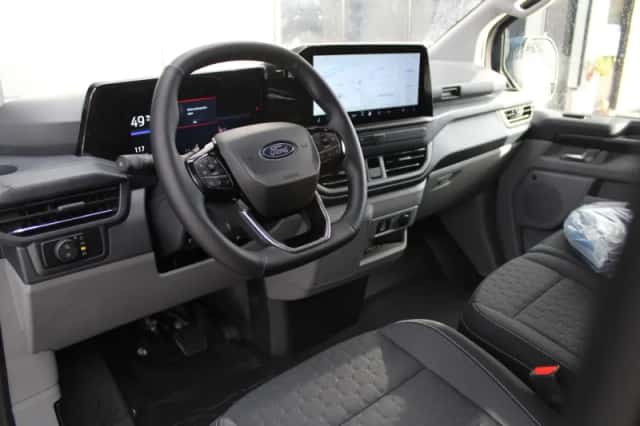 Ford E-Transit Custom (2025) thumbnail 2