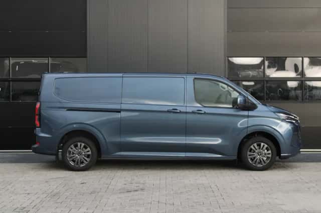 Ford E-Transit Custom (2025) thumbnail 5