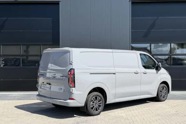 Ford E-Transit Custom (2026) thumbnail 2