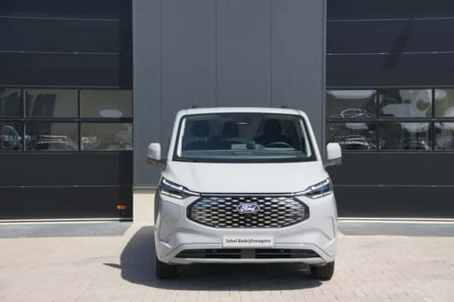 Ford E-Transit Custom (2026) thumbnail 2
