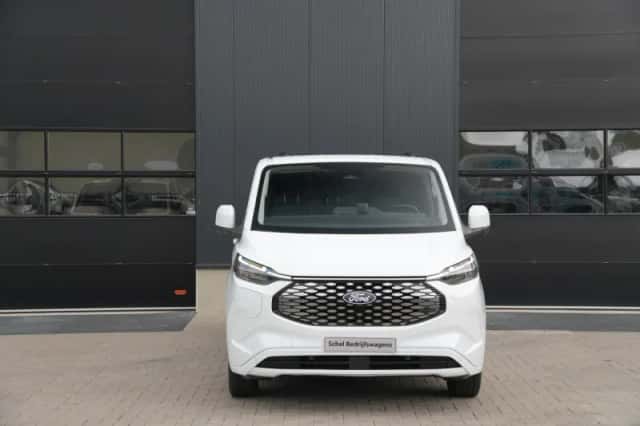 Ford E-Transit Custom (2026) thumbnail 2