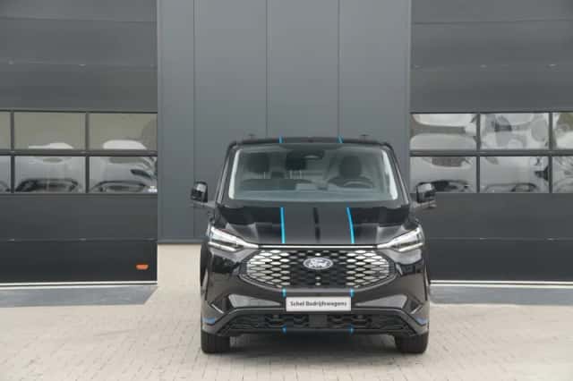 Ford E-Transit Custom (2026) thumbnail 2