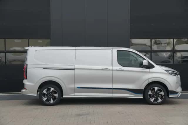 Ford E-Transit Custom (2026) thumbnail 4