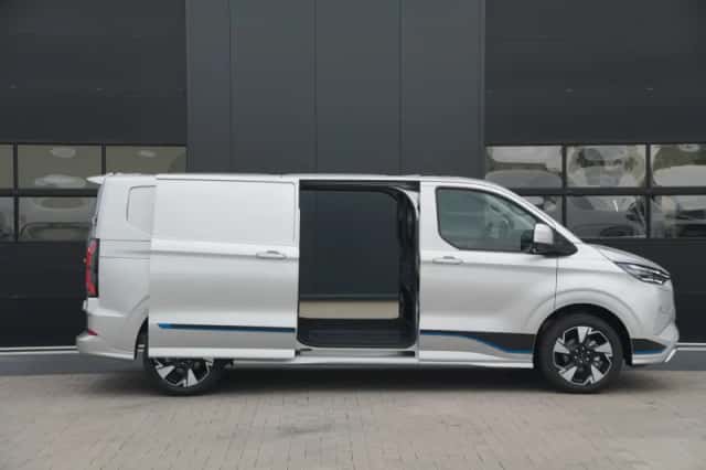 Ford E-Transit Custom (2026) thumbnail 5