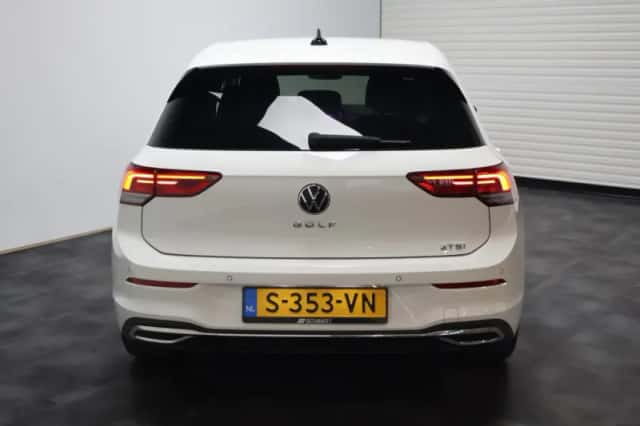 Volkswagen Golf (2022) thumbnail 5