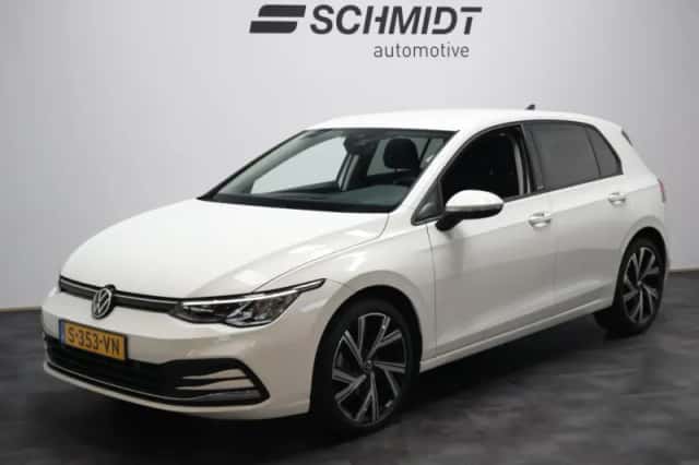 Volkswagen Golf (2022) thumbnail 1