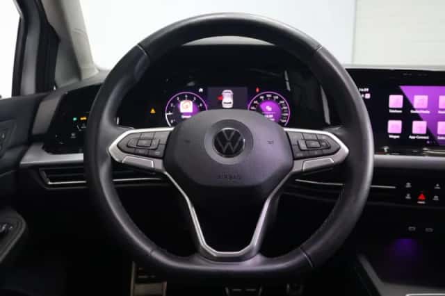 Volkswagen Golf (2022) thumbnail 3