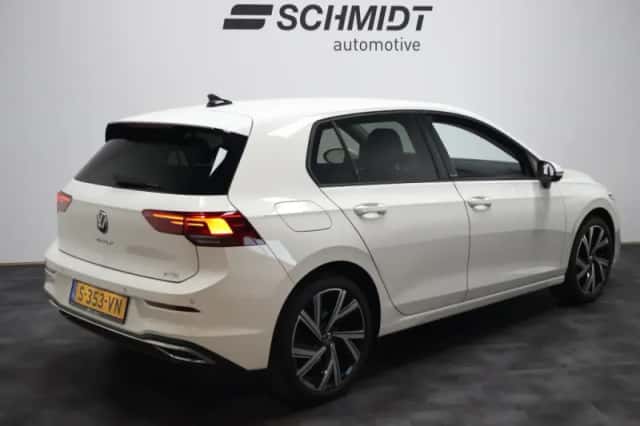 Volkswagen Golf (2022) thumbnail 4