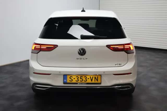 Volkswagen Golf (2022) thumbnail 5