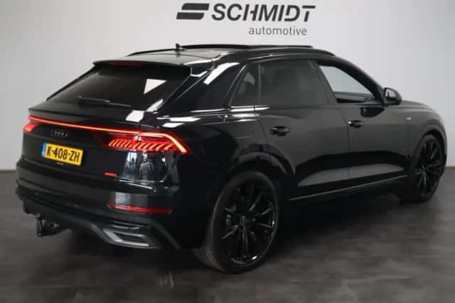 Audi Q8 (2021) thumbnail 3