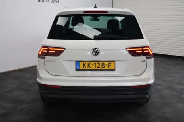 Volkswagen Tiguan (2016) thumbnail 6
