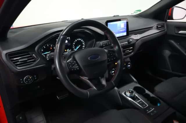 Ford Focus (2020) thumbnail 2