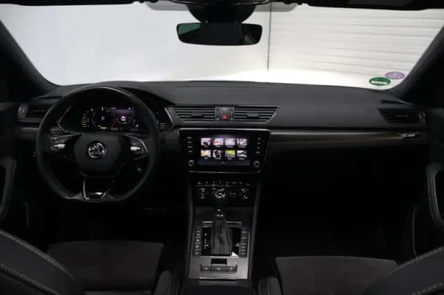 Škoda Superb (2021) thumbnail 2