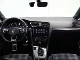 Volkswagen Golf thumbnail 2
