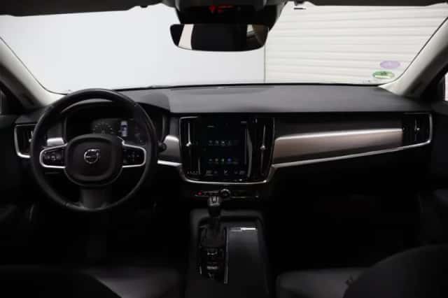 Volvo V90 (2018) thumbnail 2