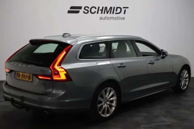 Volvo V90 (2018) thumbnail 3