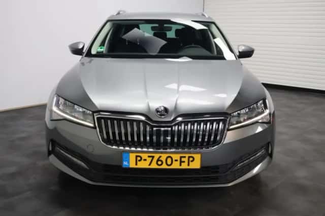 Škoda Superb (2022) thumbnail 5