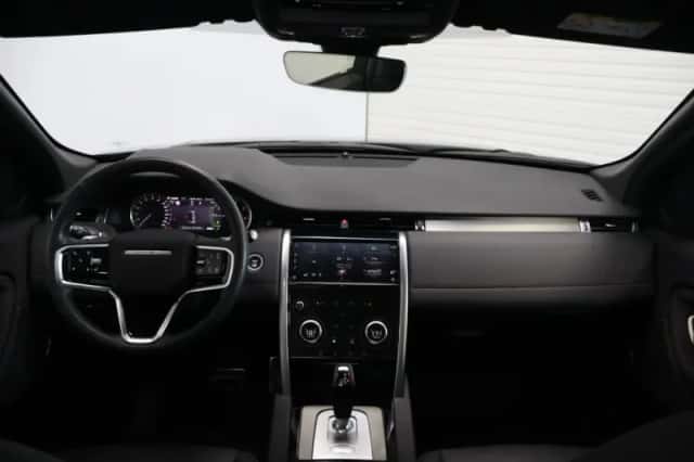 Land Rover Discovery Sport (2024) thumbnail 2