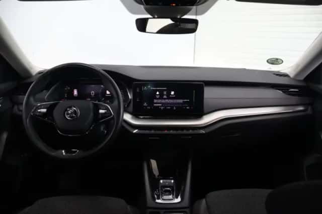 Škoda Octavia (2022) thumbnail 2
