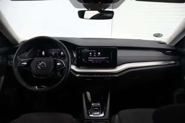 Škoda Octavia (2022) thumbnail 2