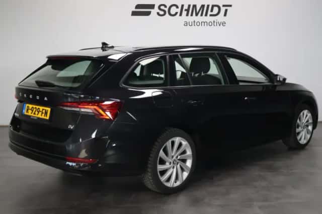 Škoda Octavia (2022) thumbnail 3