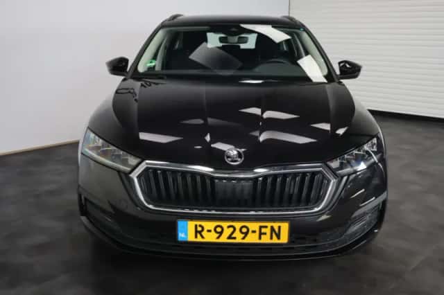 Škoda Octavia (2022) thumbnail 5