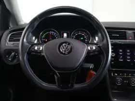 Volkswagen E-Golf thumbnail 16