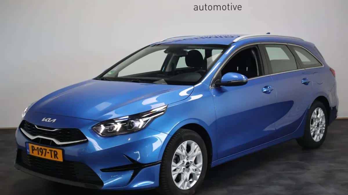 Kia Ceed Sportswagon (2022) — foto 1