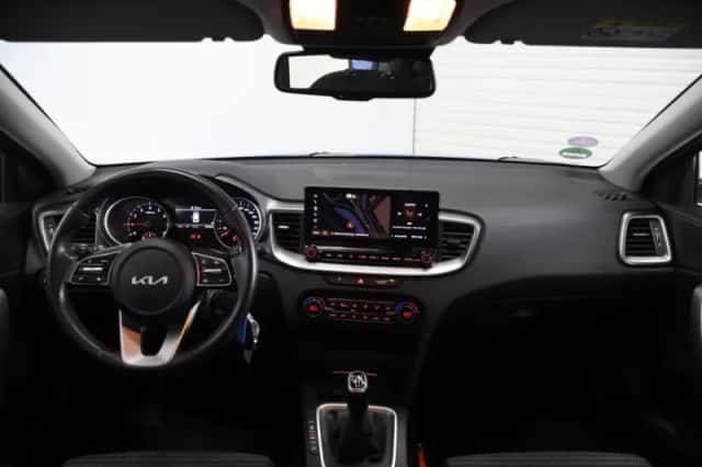 Kia Ceed Sportswagon (2022) thumbnail 2