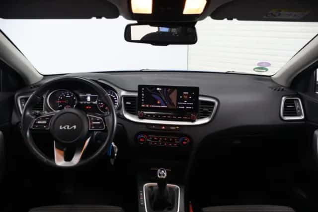 Kia Ceed Sportswagon (2022) thumbnail 2