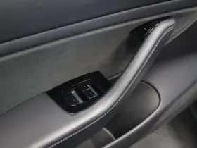 Tesla Model 3 (2019) thumbnail 16