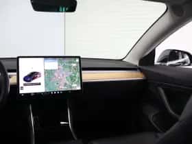 Tesla Model 3 (2019) thumbnail 26