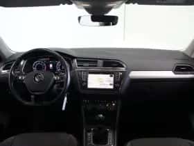 Volkswagen Tiguan (2016) thumbnail 2