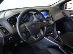 Ford Focus thumbnail 8