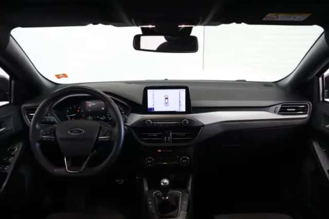 Ford Focus (2022) thumbnail 2