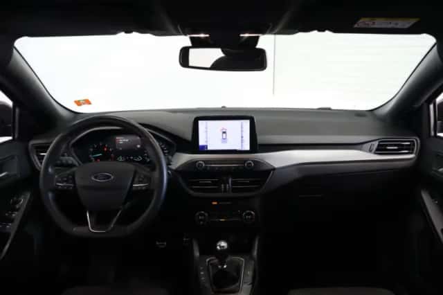 Ford Focus (2022) thumbnail 2
