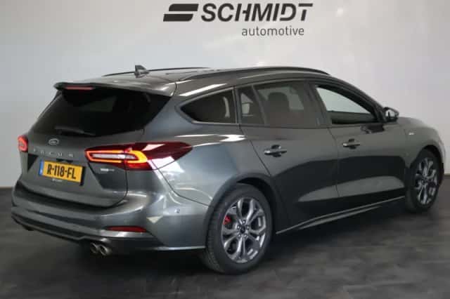 Ford Focus (2022) thumbnail 3