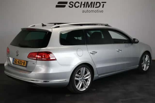 Volkswagen Passat (2011) thumbnail 3