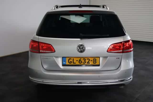 Volkswagen Passat (2011) thumbnail 6