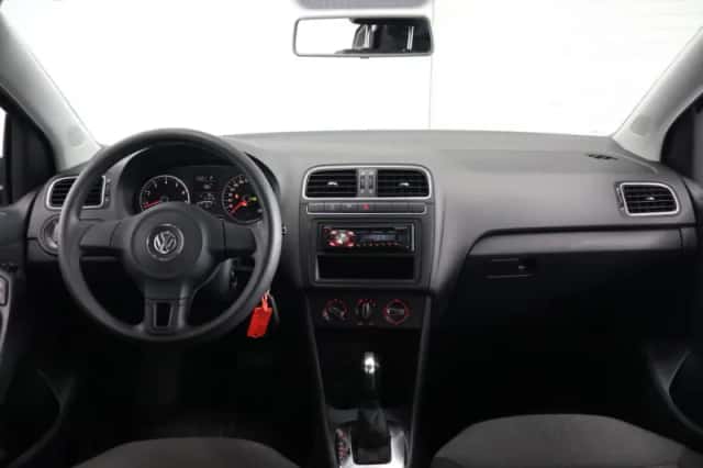 Volkswagen Polo (2011) thumbnail 2