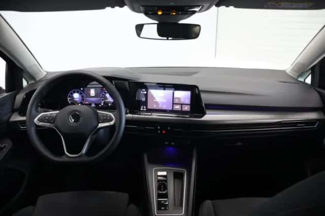 Volkswagen Golf (2021) thumbnail 2