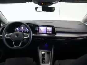 Volkswagen Golf (2021) thumbnail 2