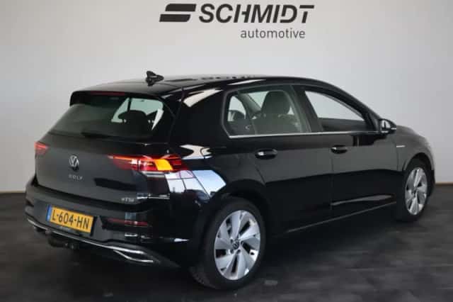 Volkswagen Golf (2021) thumbnail 3