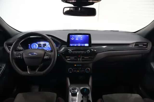 Ford Kuga (2023) thumbnail 2