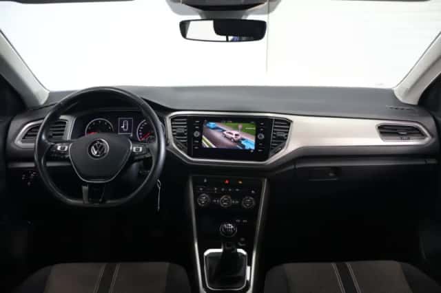 Volkswagen T-Roc (2022) thumbnail 2