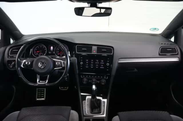 Volkswagen Golf (2019) thumbnail 2