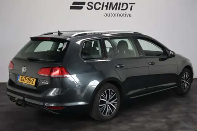 Volkswagen Golf (2016) thumbnail 3